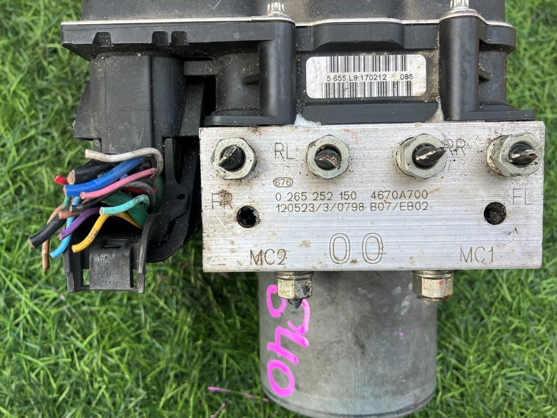 Блок abs MITSUBISHI I-MIEV HA3W Y4F1 4670A700 2 ракурс