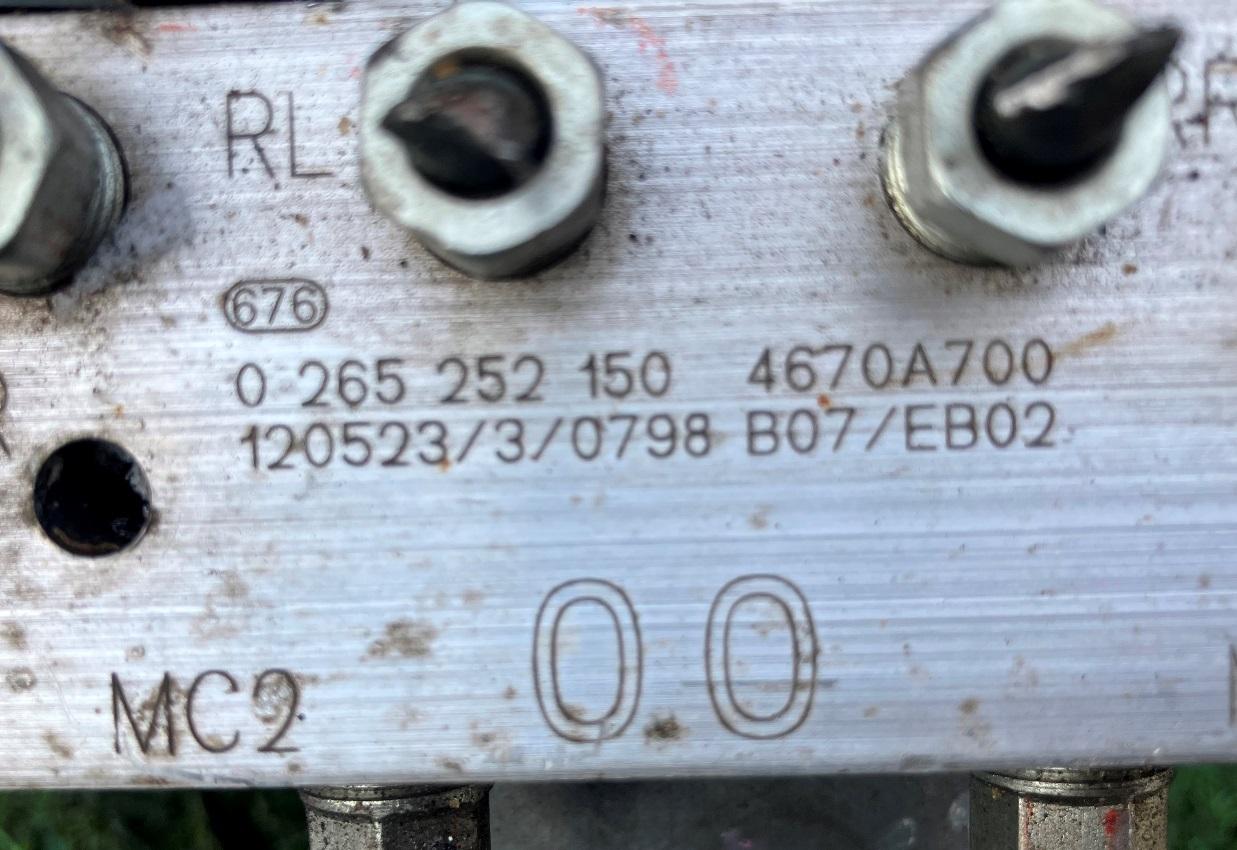 Блок abs MITSUBISHI I-MIEV HA3W Y4F1 4670A700 3 ракурс