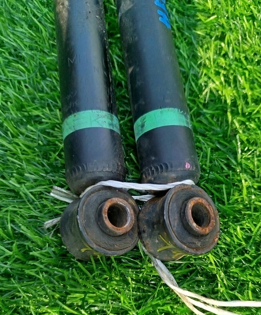 Амортизатор задний NISSAN DAYZ ROOX B21A 4162A263 2 ракурс