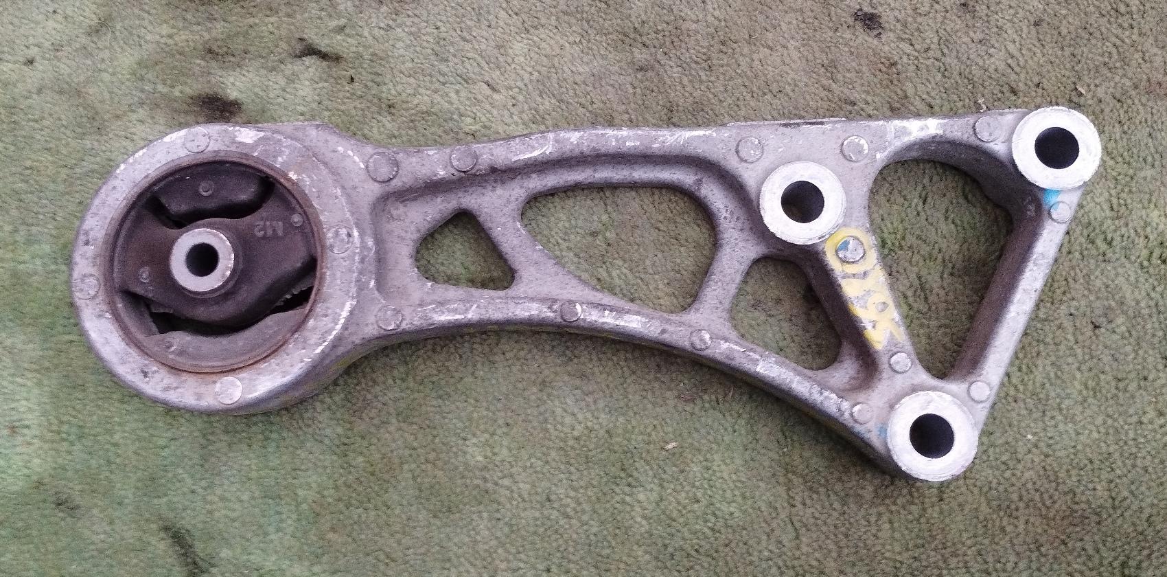 Подушка двигателя задняя MITSUBISHI I-MIEV HA3W Y4F1 1093A051 1 ракурс