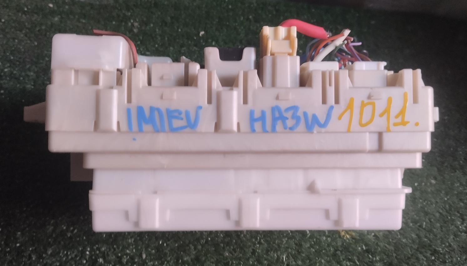 Блок предохранителей MITSUBISHI I-MIEV HA3W Y4F1 8637A412 2 ракурс