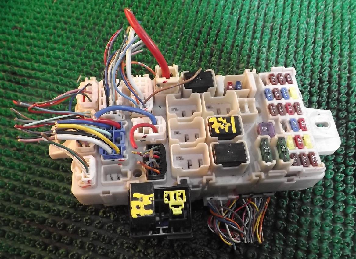 Блок предохранителей MITSUBISHI I-MIEV HA3W Y4F1 8637A412 1 ракурс