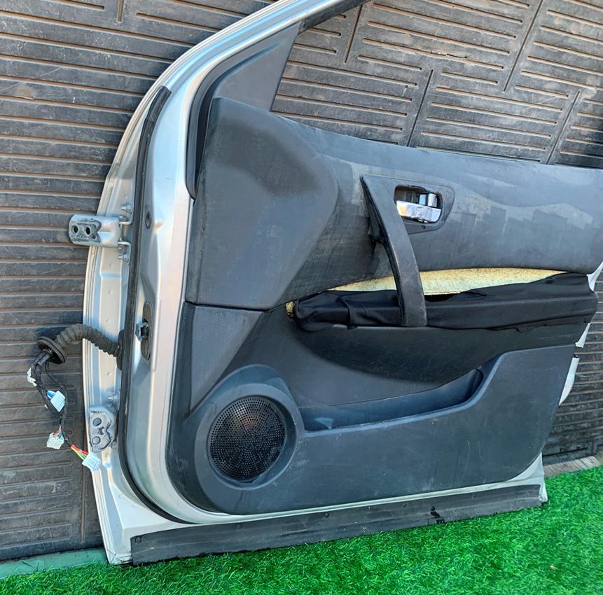 Петля дверная правая передняя NISSAN DUALIS KJ10 82420-2F030 1 ракурс Петля дверная правая передняя NISSAN DUALIS KJ10 82420-2F030 1 ракурс