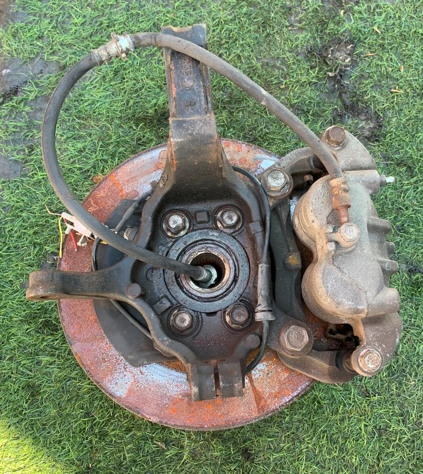 Ступица левая передняя NISSAN SERENA CC25 40015-CY000 4 ракурс