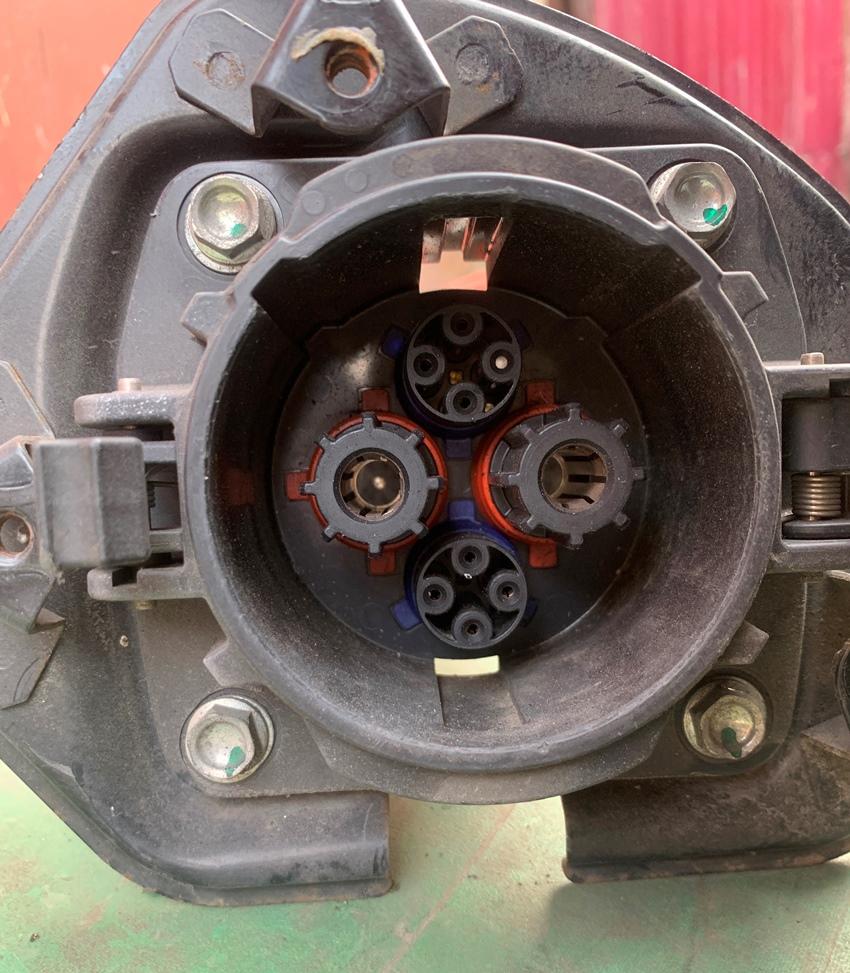 Зарядное гнездо MITSUBISHI I-MIEV HA3W Y4F1 9499F052 4 ракурс