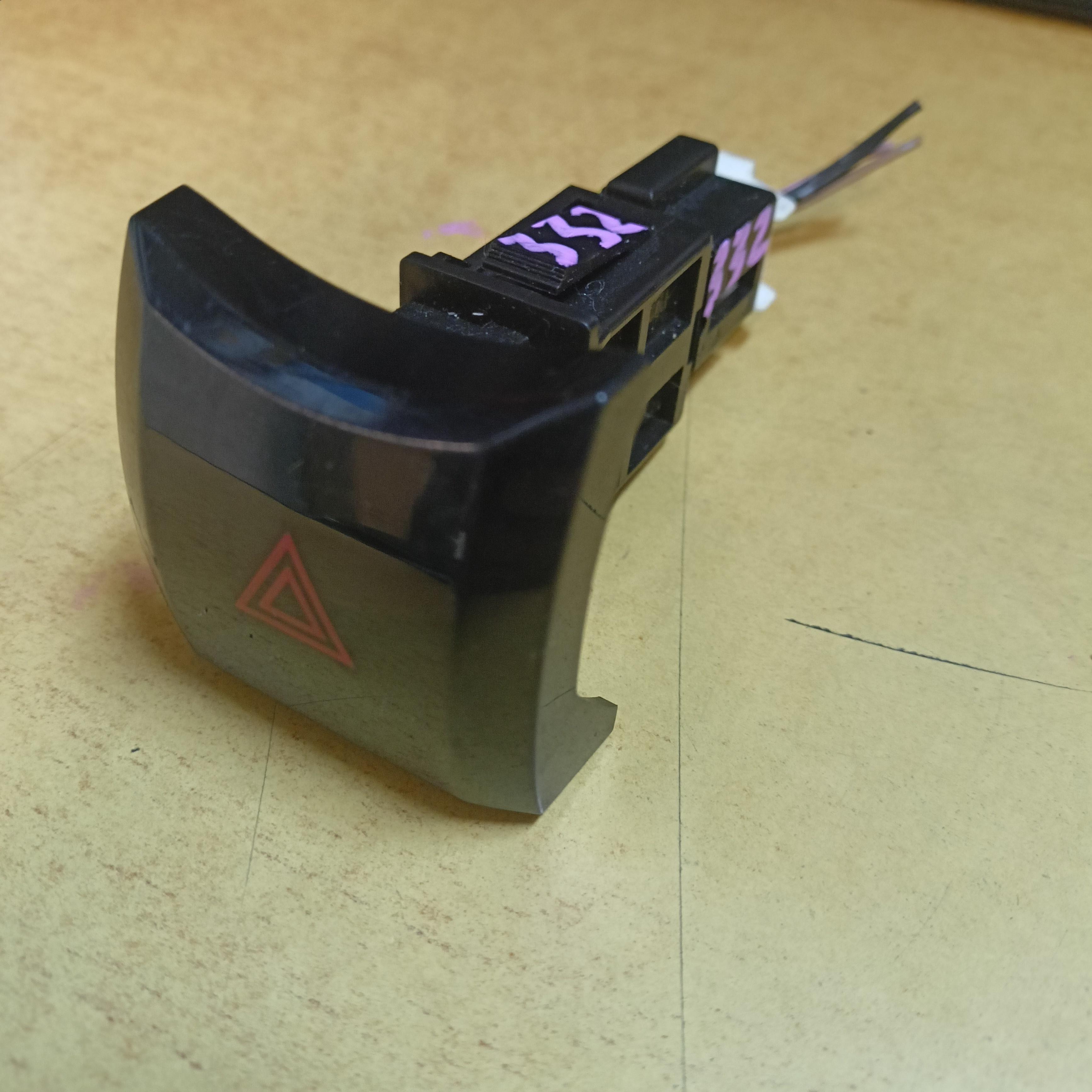 Кнопка MITSUBISHI I-MIEV HA3W 8614A020 1 ракурс