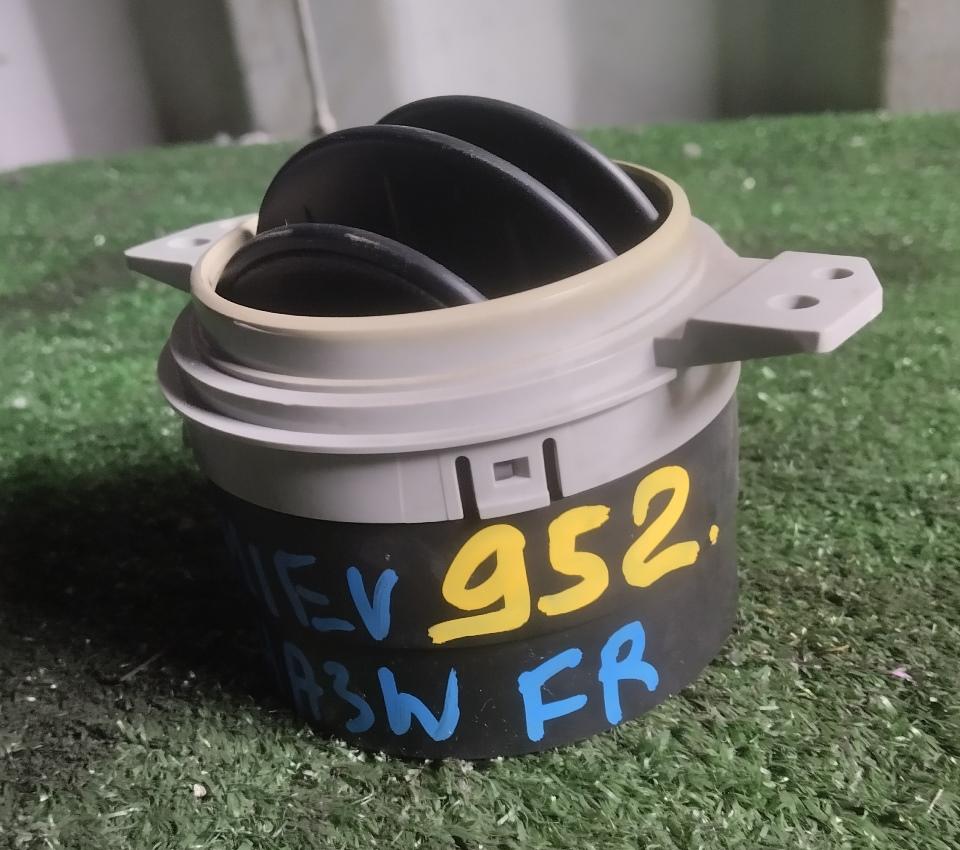 Дуйки правые передние MITSUBISHI I-MIEV HA3W 8030A132 2 ракурс