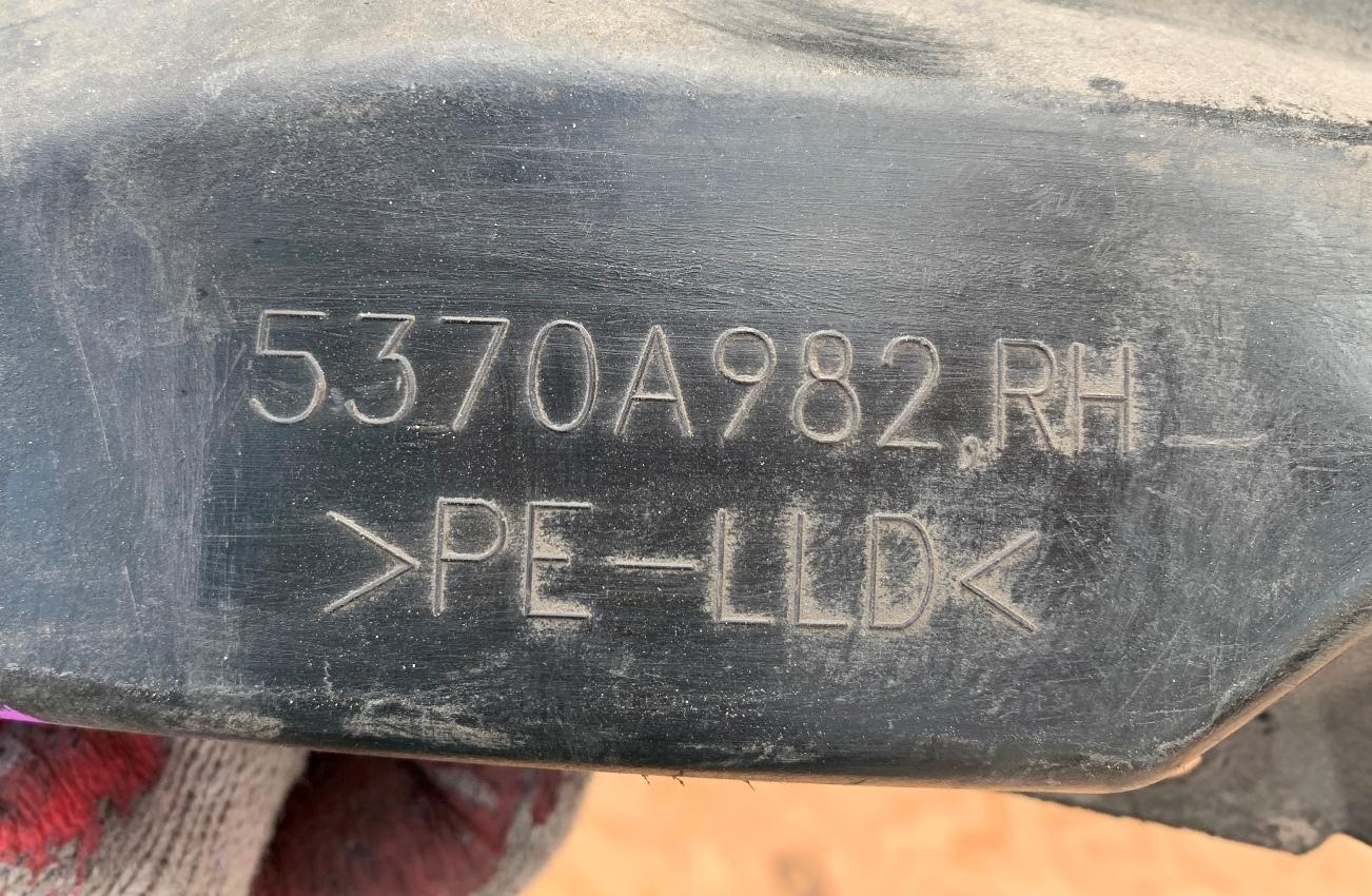 Подкрылок правый передний MITSUBISHI I-MIEV HA3W 5370A982 3 ракурс