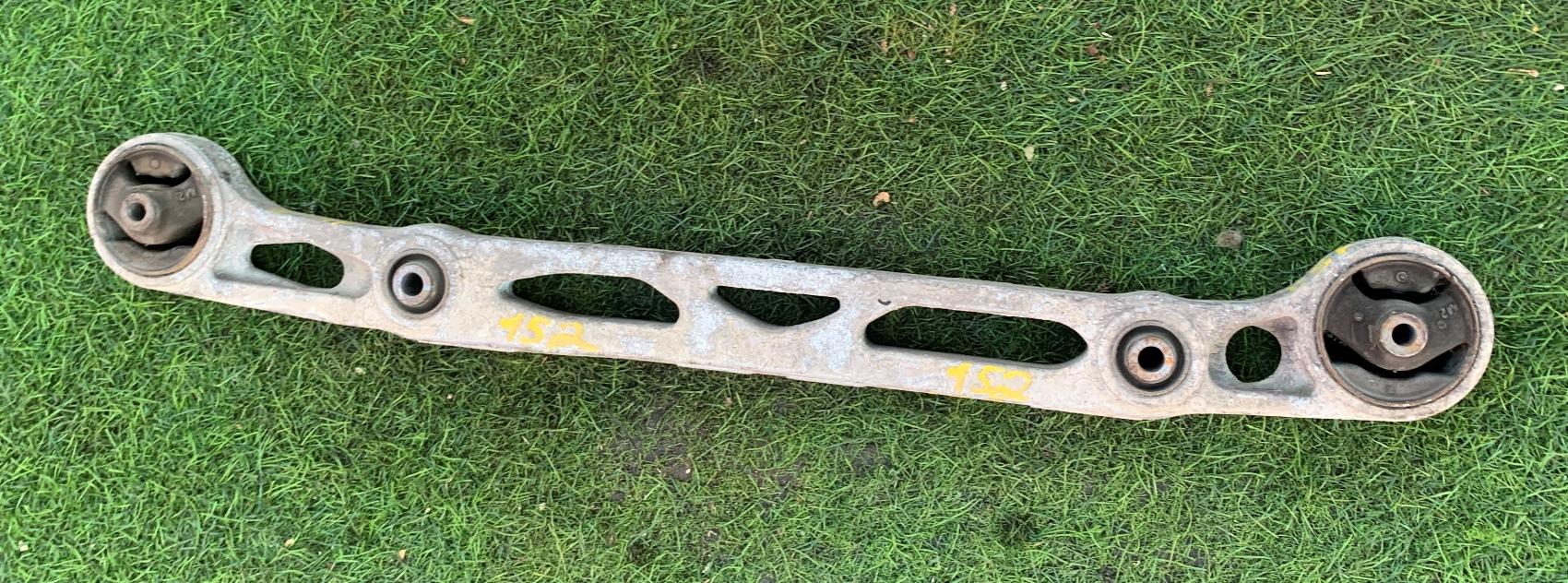 Подушка редуктора задняя MITSUBISHI I-MIEV HA3W Y4F1 4 ракурс Подушка редуктора задняя MITSUBISHI I-MIEV HA3W Y4F1 4 ракурс