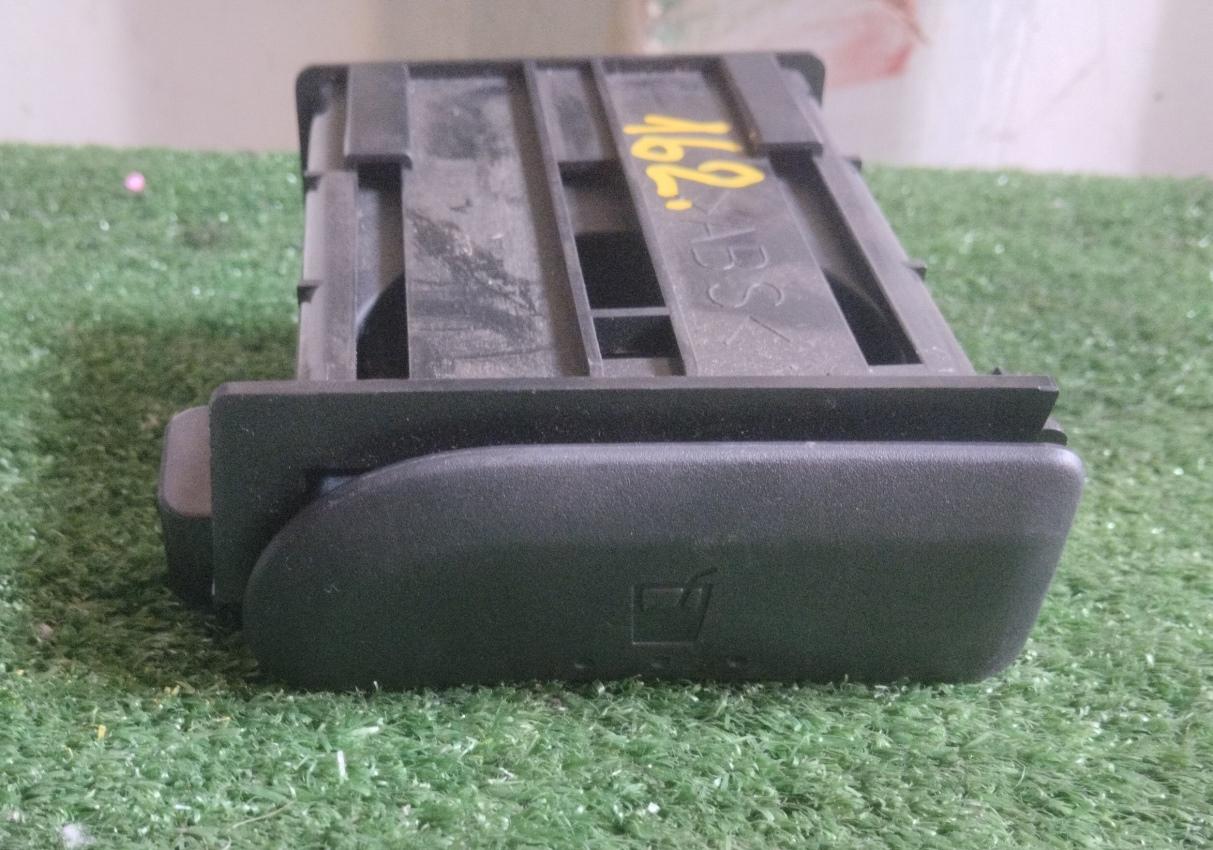 Подстаканник левый передний MITSUBISHI I-MIEV HA3W 8041A014XA 1 ракурс