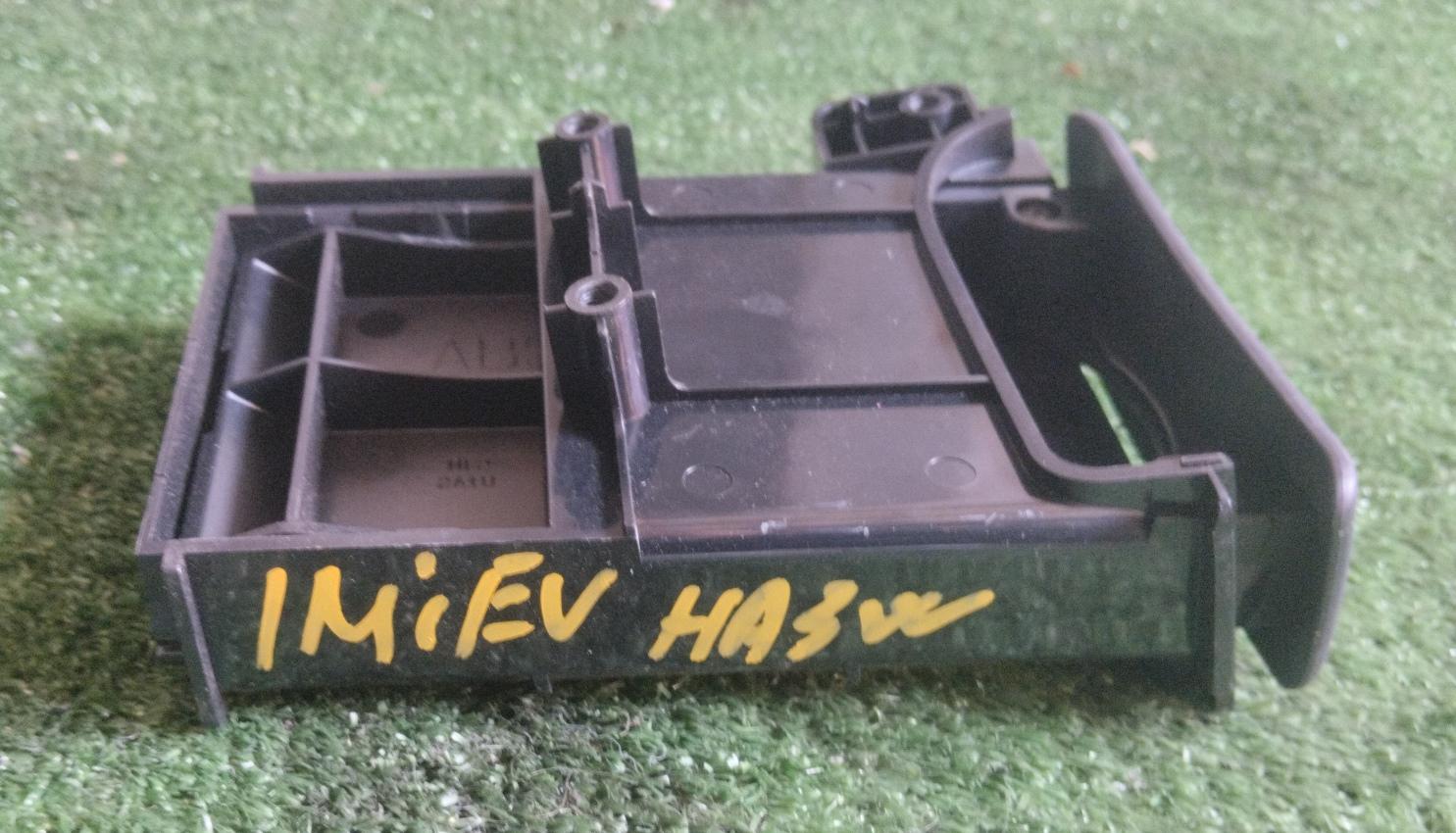 Подстаканник левый передний MITSUBISHI I-MIEV HA3W 8041A014XA 3 ракурс