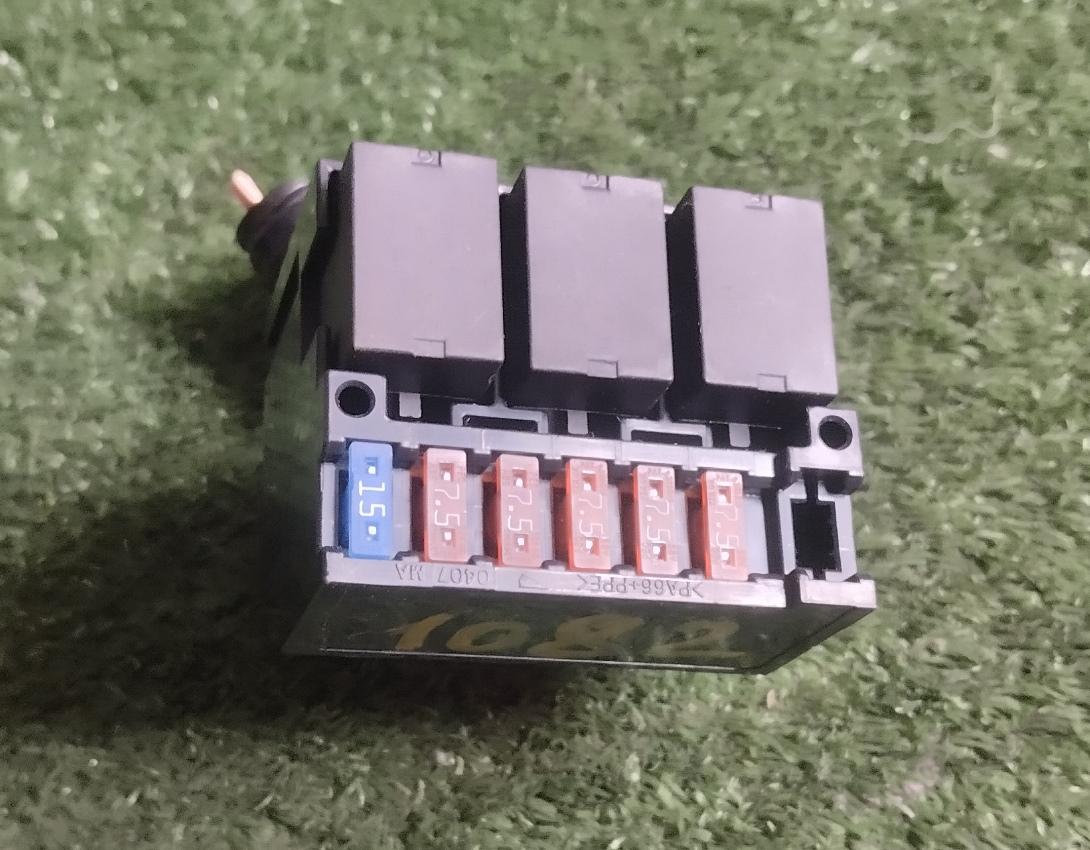 Блок предохранителей  HONDA N-WGN JH1 S07A 1 ракурс