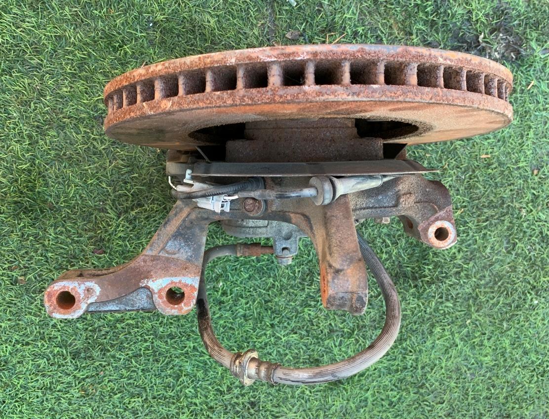 Ступица правая передняя NISSAN SERENA CC25 40014-CY000 3 ракурс