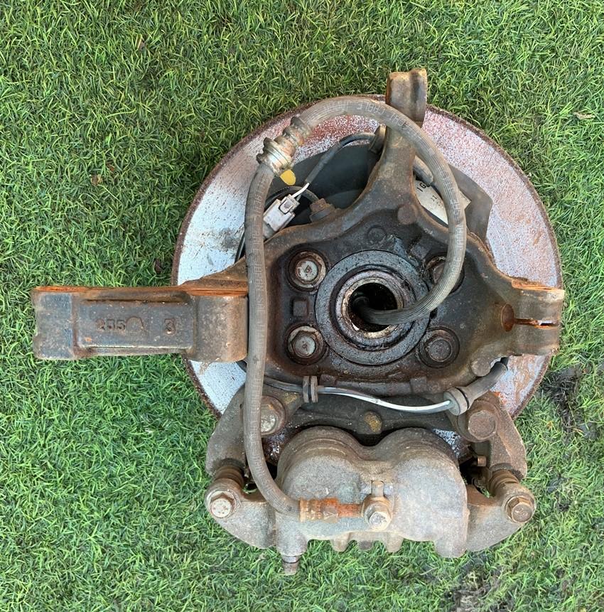 Ступица правая передняя NISSAN SERENA CC25 40014-CY000 4 ракурс