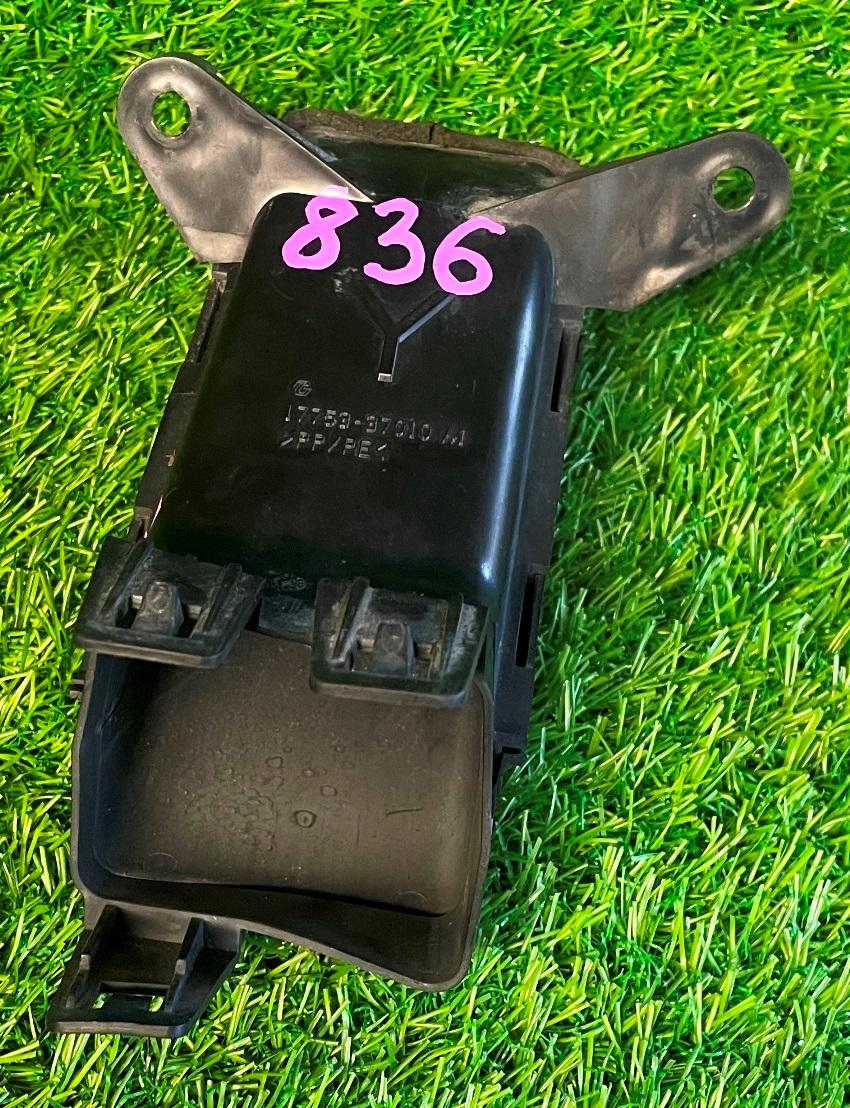 Воздухозаборник TOYOTA PRIUS ZVW55 17753-37010 4 ракурс