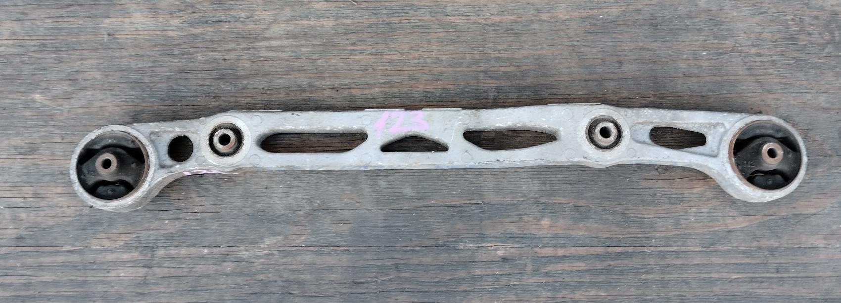 Подушка двигателя передняя MITSUBISHI I-MIEV HA3W Y4F1 1093A049 1 ракурс Подушка двигателя передняя MITSUBISHI I-MIEV HA3W Y4F1 1093A049 1 ракурс