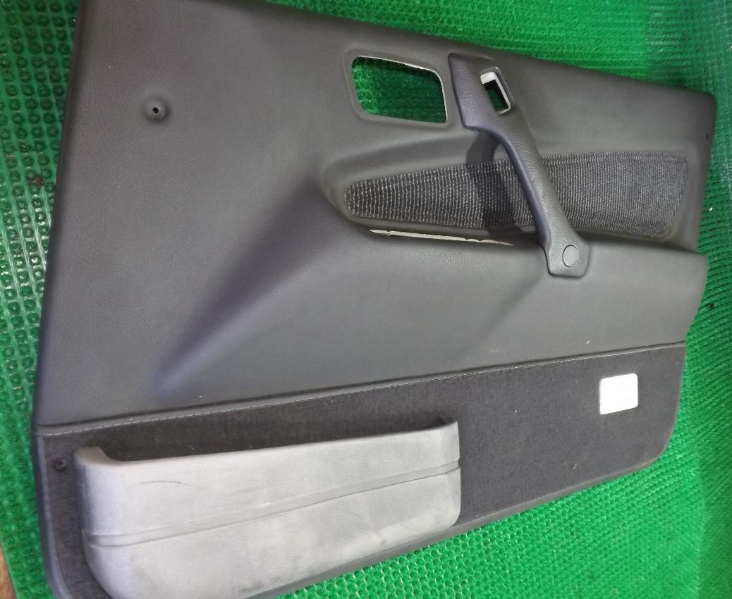 Обшивка дверей правая передняя MITSUBISHI GALANT E35A 1 ракурс