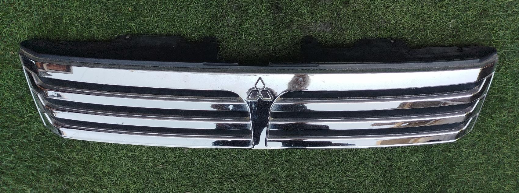 Решетка радиатора MITSUBISHI CHARIOT GRANDIS N84W MR275627 3 ракурс