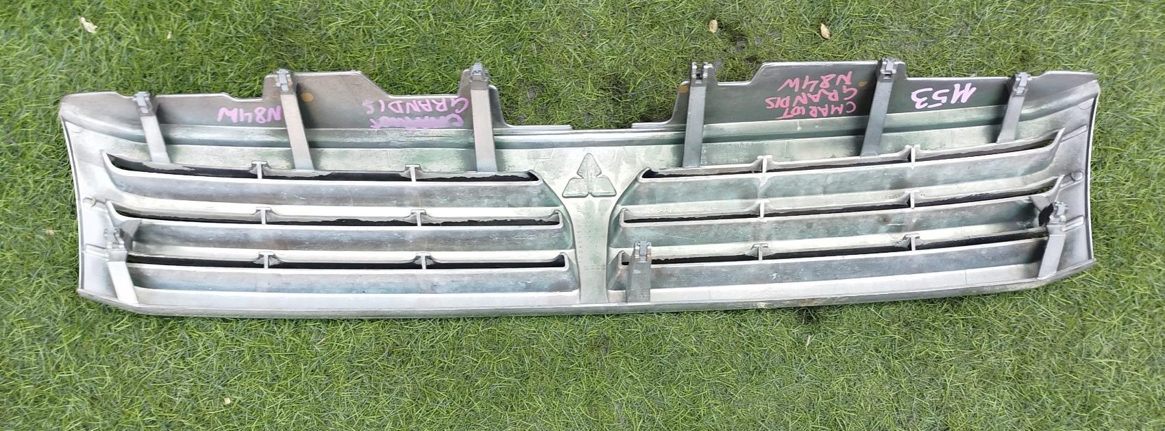 Решетка радиатора MITSUBISHI CHARIOT GRANDIS N84W MR275627 4 ракурс