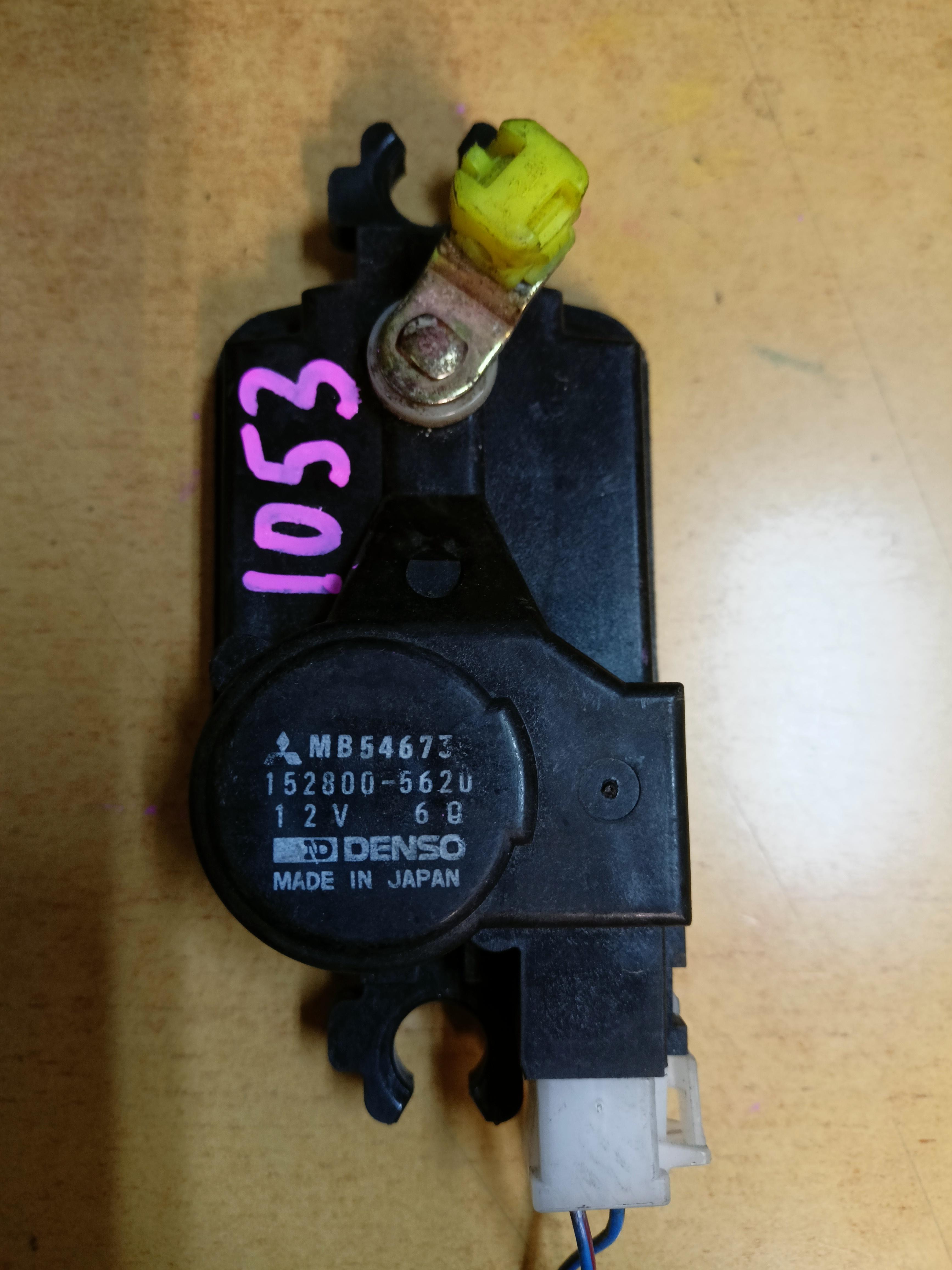Замок двери MITSUBISHI CHARIOT N48W 152800-5620 1 ракурс