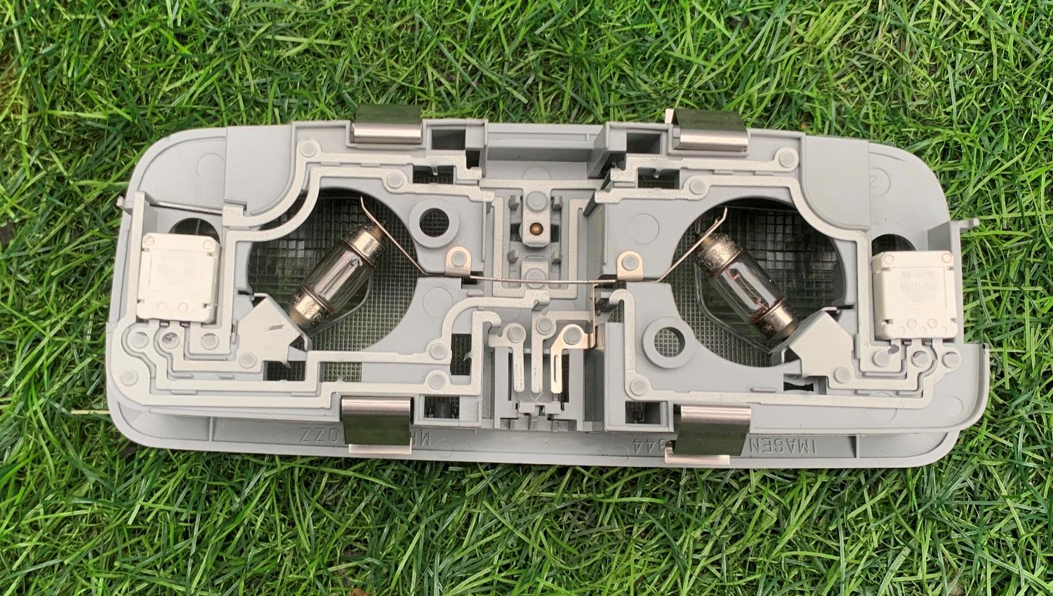 Плафон MITSUBISHI I-MIEV HA3W MR951270ZZ 2 ракурс Плафон MITSUBISHI I-MIEV HA3W MR951270ZZ 2 ракурс