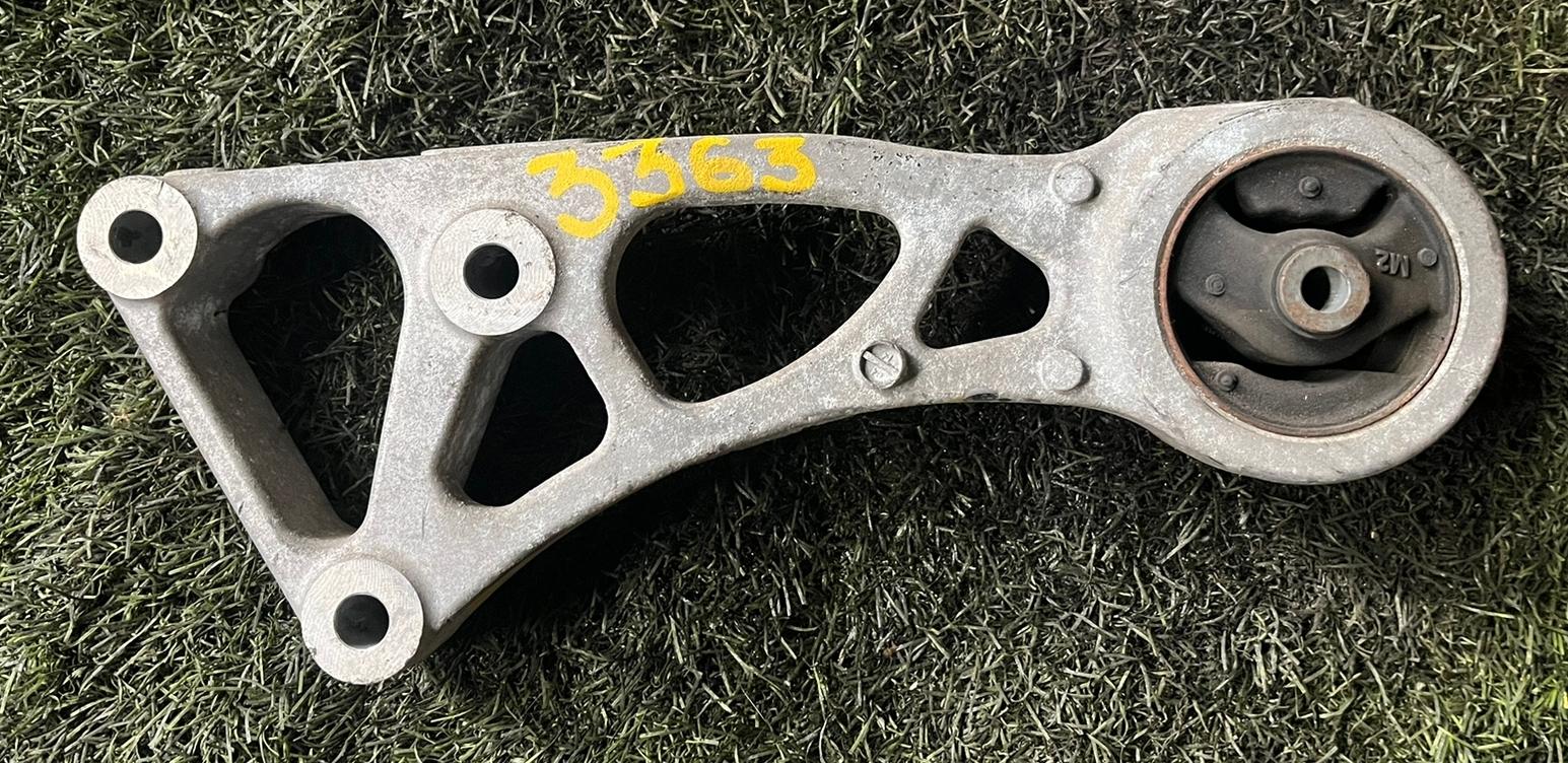 Подушка двигателя задняя MITSUBISHI I-MIEV HA3W Y4F1 1093A051 1 ракурс