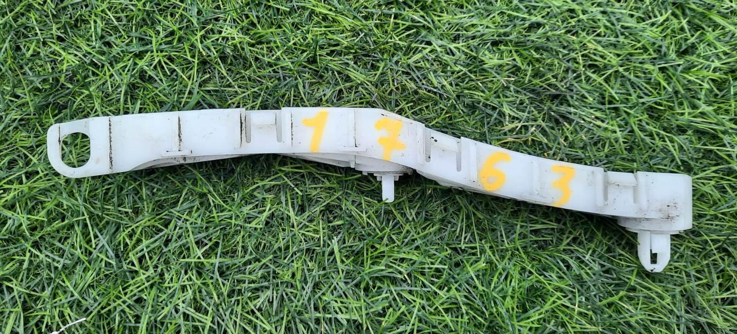 Крепление бампера правое заднее MITSUBISHI I-MIEV HA3W 6410A132 2 ракурс