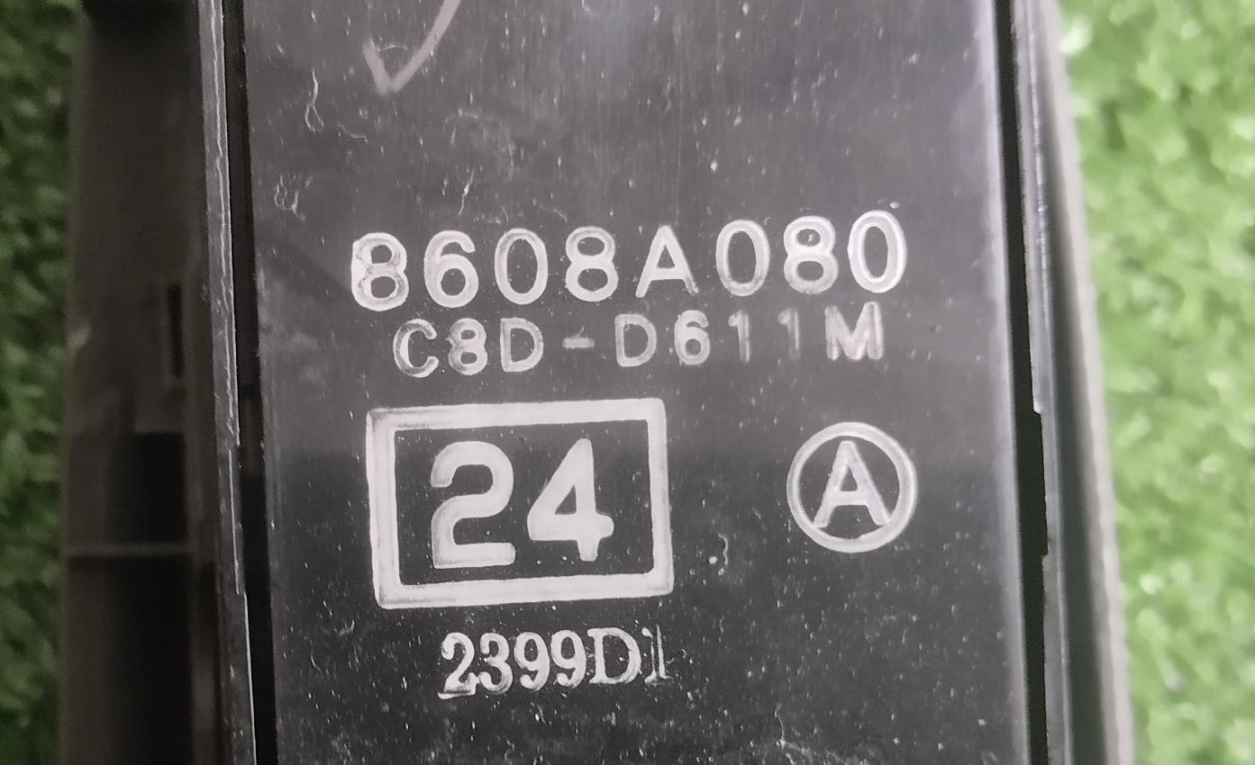 Блок упр. стеклоподьемниками правый передний MITSUBISHI I-MIEV HA3W 8608A080 3 ракурс