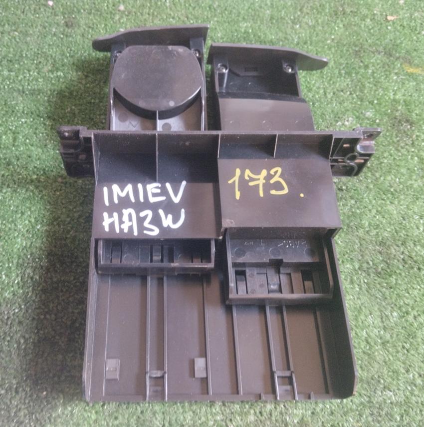 Подстаканник MITSUBISHI I-MIEV HA3W 8041A015XA 2 ракурс