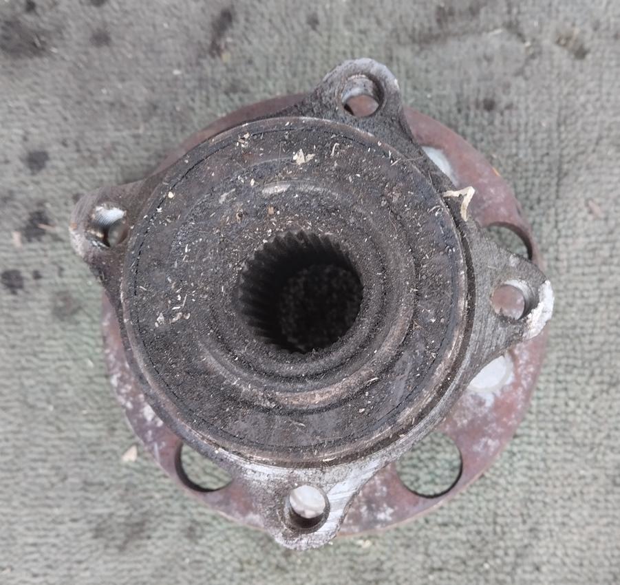 Ступица правая задняя TOYOTA CROWN GWS204 42410-30020 2 ракурс