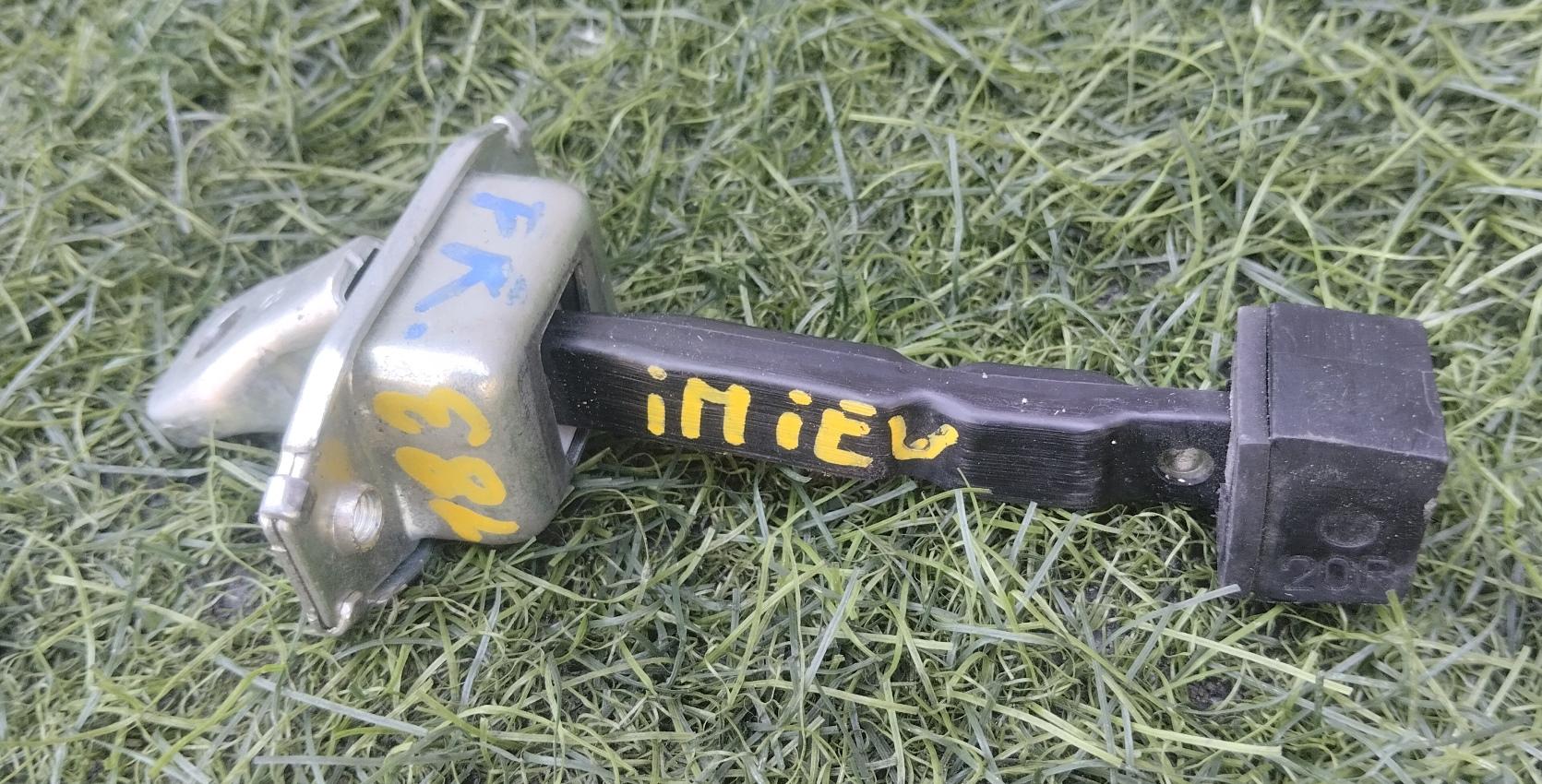 Ограничитель двери правый передний MITSUBISHI I-MIEV HA3W 5702A088 1 ракурс