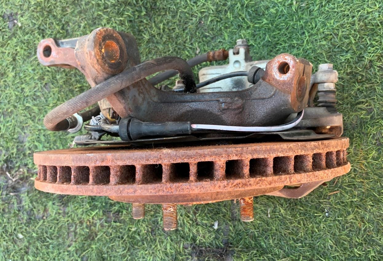 Ступица левая передняя NISSAN SERENA FC26 40015-CY000 3 ракурс
