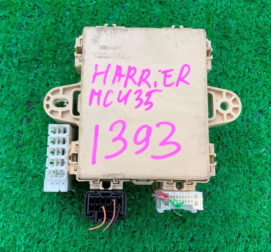 Блок предохранителей  TOYOTA HARRIER MCU35 1MZFE 1 ракурс
