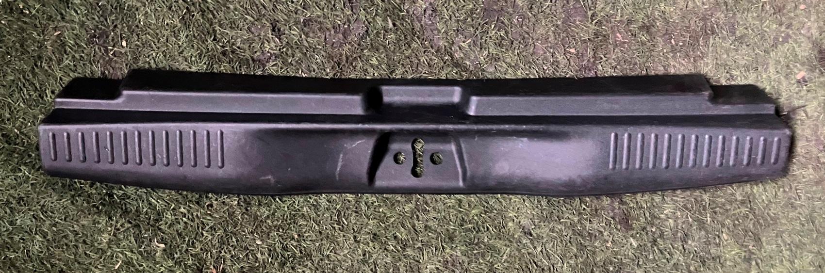 Пластик замка багажника MITSUBISHI I-MIEV HA3W 7240A002 1 ракурс