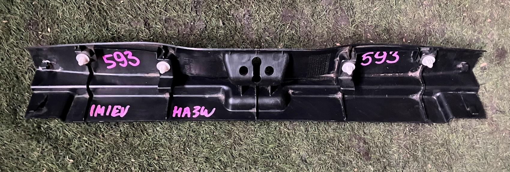 Пластик замка багажника MITSUBISHI I-MIEV HA3W 7240A002 2 ракурс