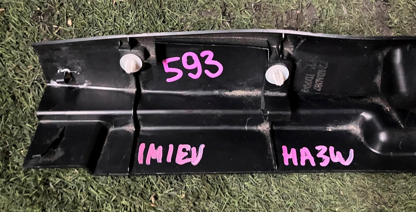 Пластик замка багажника MITSUBISHI I-MIEV HA3W 7240A002 3 ракурс