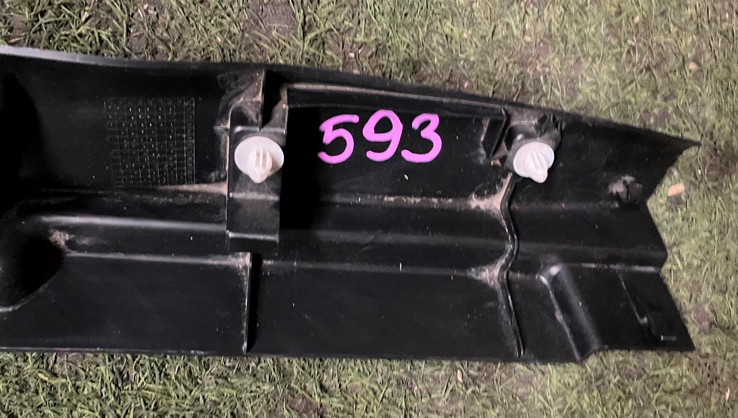 Пластик замка багажника MITSUBISHI I-MIEV HA3W 7240A002 4 ракурс