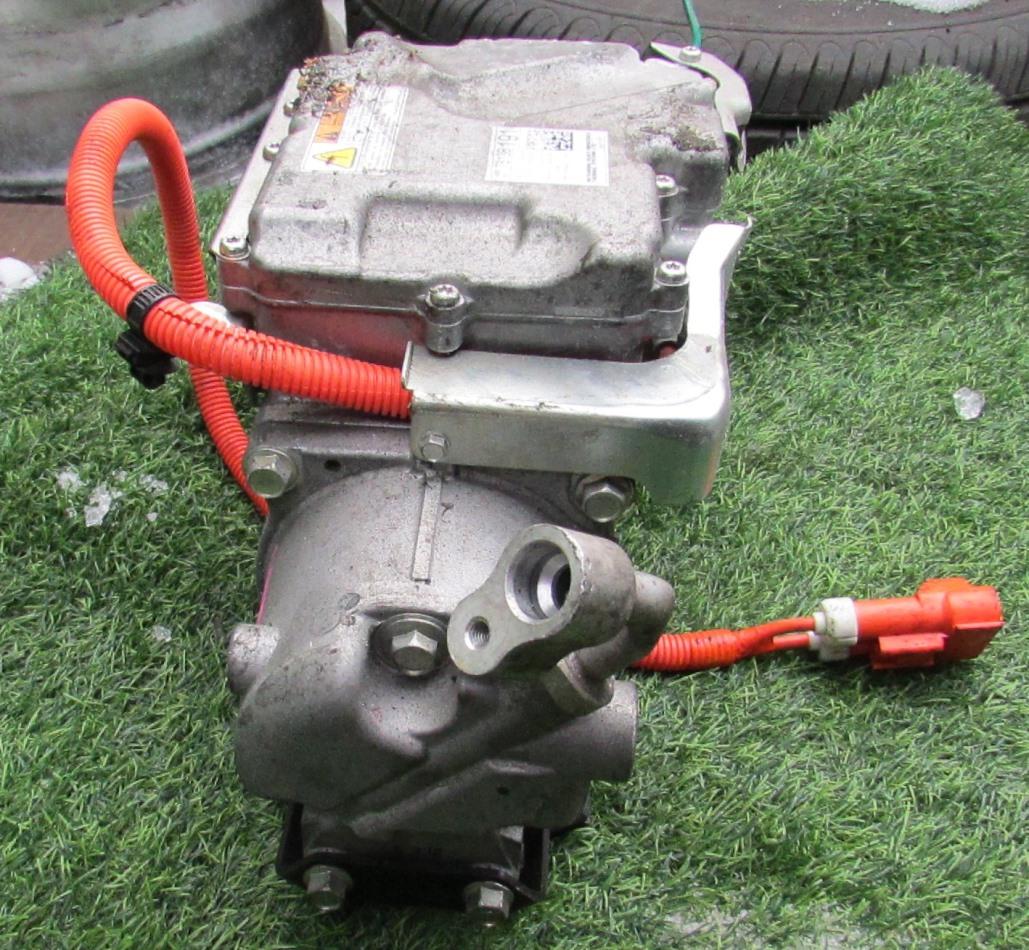 Компрессор кондиционера MITSUBISHI I-MIEV HA3W Y4F1 7813B191 4 ракурс