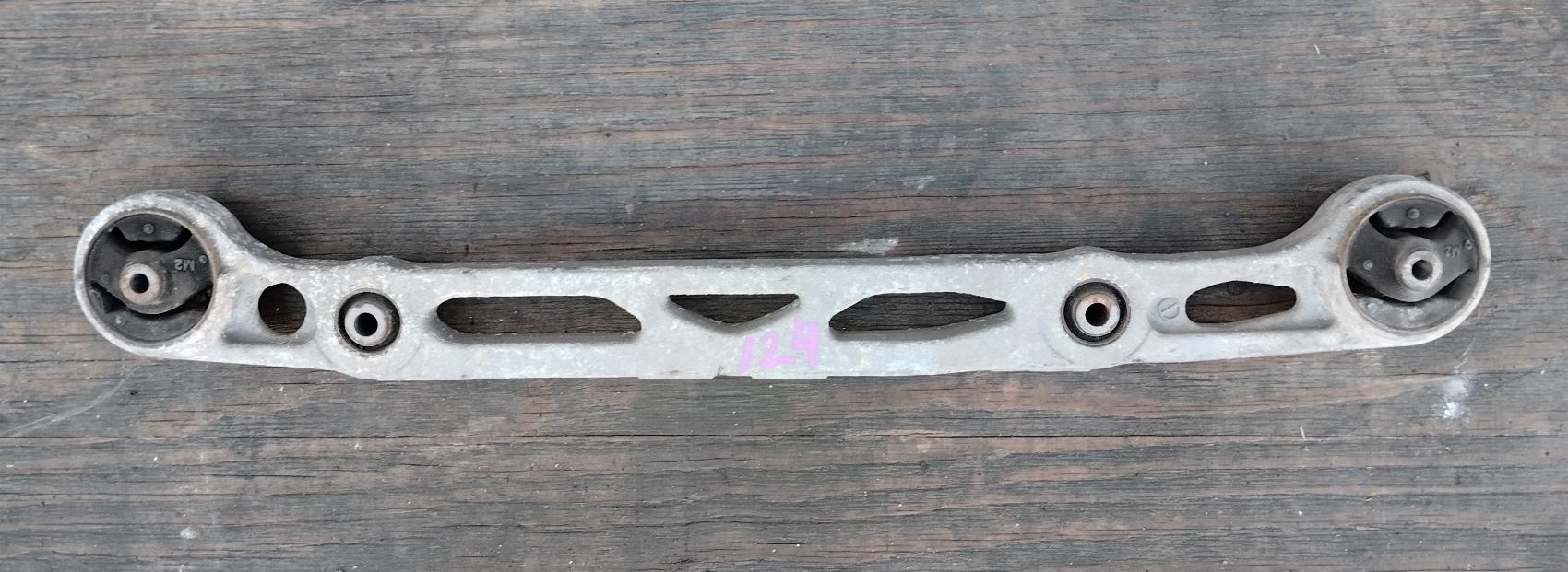 Подушка двигателя передняя MITSUBISHI I-MIEV HA3W Y4F1 1093A049 1 ракурс Подушка двигателя передняя MITSUBISHI I-MIEV HA3W Y4F1 1093A049 1 ракурс