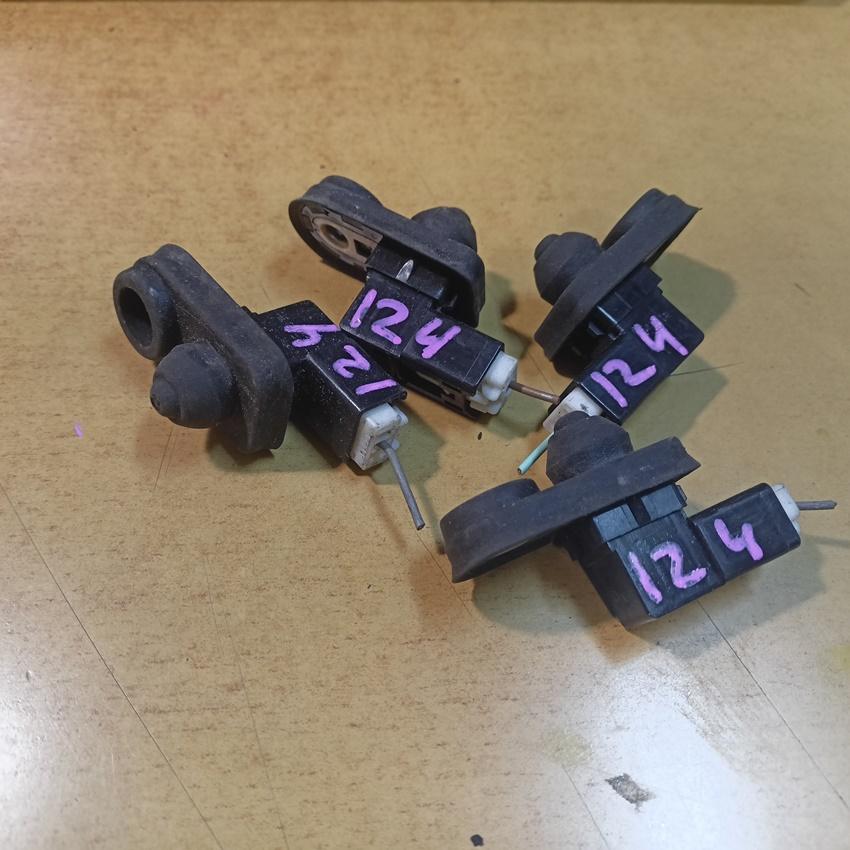 Конечный выключатель дверной MITSUBISHI I-MIEV HA3W 8608A220 1 ракурс