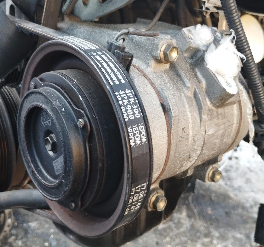 Компрессор кондиционера MITSUBISHI I-MIEV HA3W Y4F1 7813B191 1 ракурс