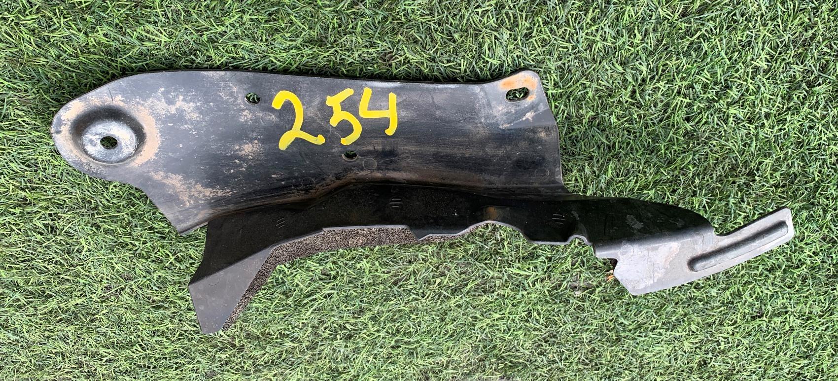 Защита крыла правая передняя  NISSAN SERENA HC26 ,64846-CY00A 1 ракурс