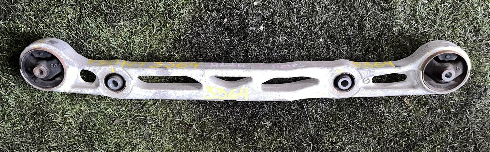 Подушка двигателя передняя MITSUBISHI I-MIEV HA3W Y4F1 1093A049 1 ракурс Подушка двигателя передняя MITSUBISHI I-MIEV HA3W Y4F1 1093A049 1 ракурс