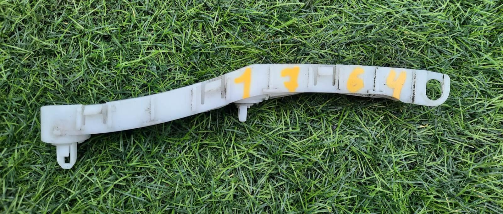 Крепление бампера левое заднее MITSUBISHI I-MIEV HA3W 6410A131 2 ракурс