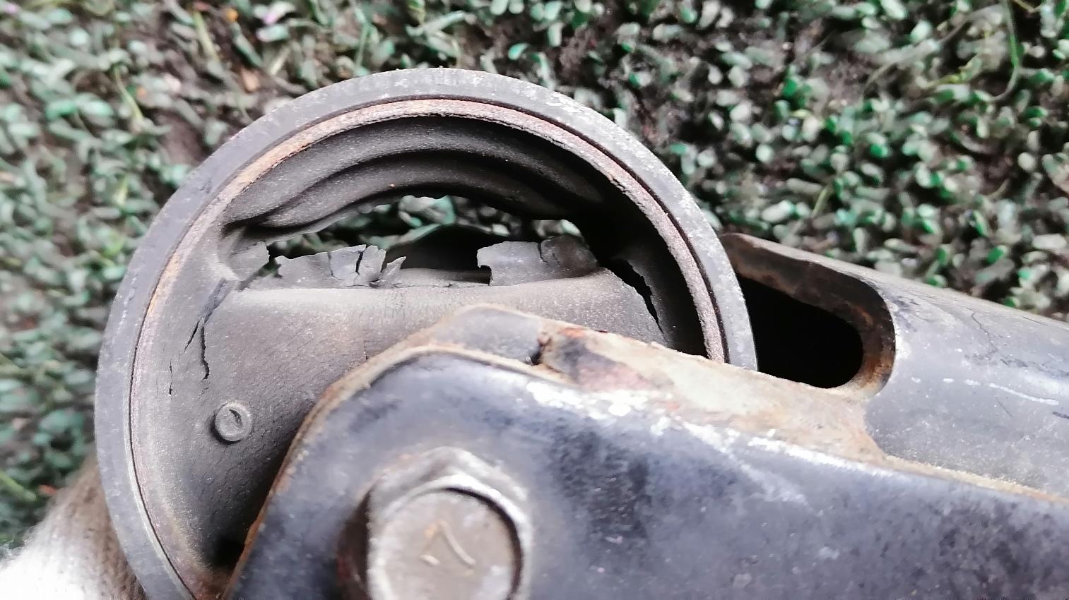 Подушка двигателя задняя MITSUBISHI GALANT E35A 4G67 MB309261 2 ракурс