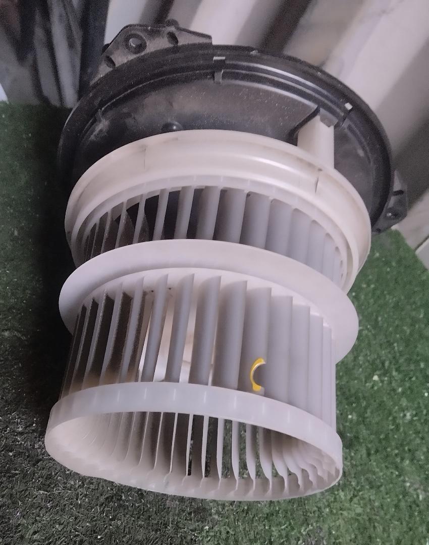 Мотор печки TOYOTA PRIUS ZVW55 87103-58070 2 ракурс