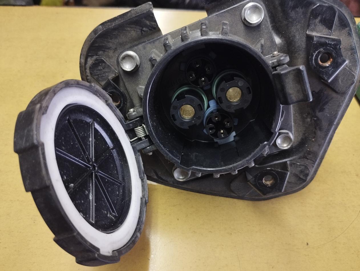 Зарядное гнездо MITSUBISHI I-MIEV HA3W Y4F1 9499A363 2 ракурс