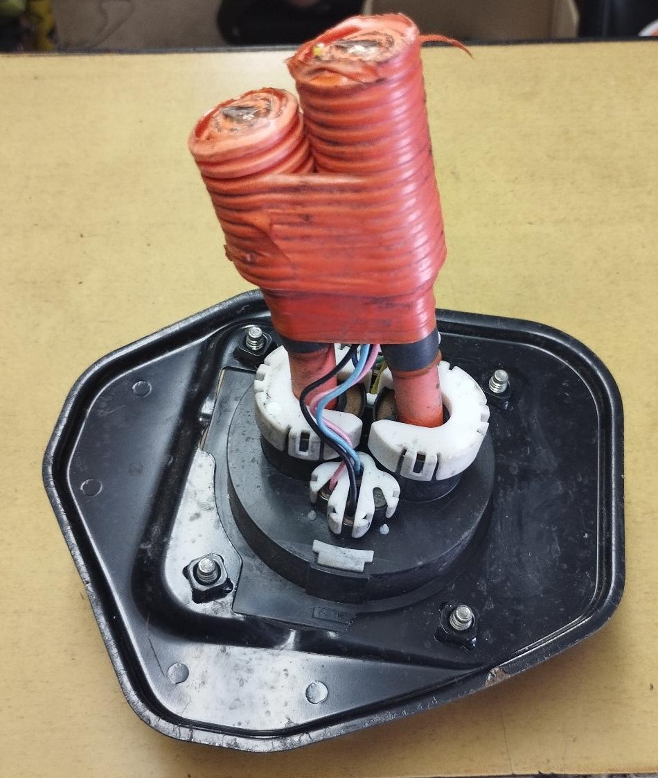 Зарядное гнездо MITSUBISHI I-MIEV HA3W Y4F1 9499A363 3 ракурс