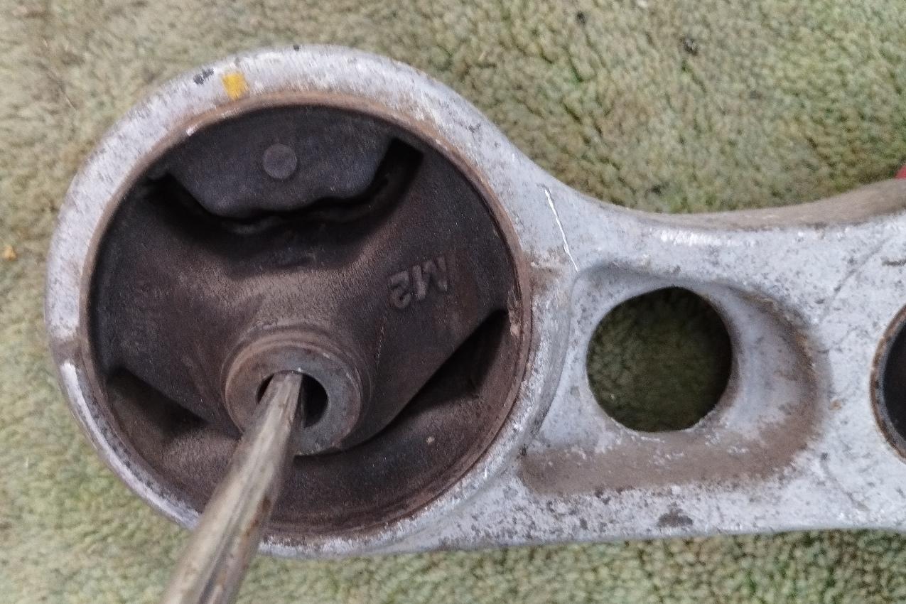 Подушка двигателя передняя MITSUBISHI I-MIEV HA3W Y4F1 1093A049 5 ракурс