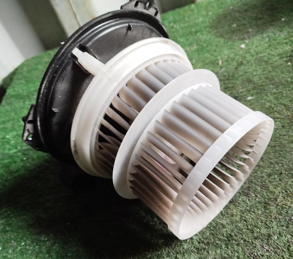 Мотор печки TOYOTA PRIUS ZVW50 87103-58070 3 ракурс